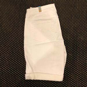 NWT white Bermuda shorts